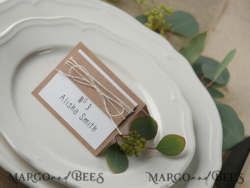 PLACE CARDS / TABLE CARDS rustikal und Spitze Elegante Eco Weiße Hochzeitsplatzkarten mit weißem Bast, weiße und ökologische Papier-Hochzeitsnamenetiketten mit weißem Bast, rustikale Hochzeitsstationery, editierbarer Text