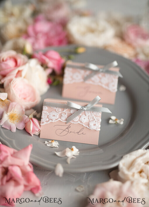 PLACE CARDS / TABLE CARDS rustic and lace Romantic White Lace Wedding Place Cards, Blush Pink Name Tags with Grey Ribbon Bow, Elegant Wedding Stationery, Rustic Escort Cards, Editable Text, Wedding Sign