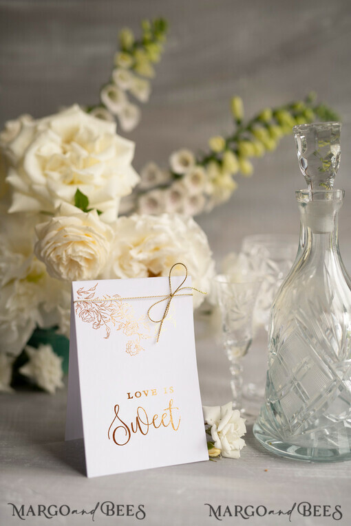 TABLE DECOR SIGNS glitter White Floral Wedding Table Numbers, Gold Foil Minimalist Wedding Table Cards, Elegant Floral Table Décor & gold twine, Glamour Wedding Stationery, Editable Text