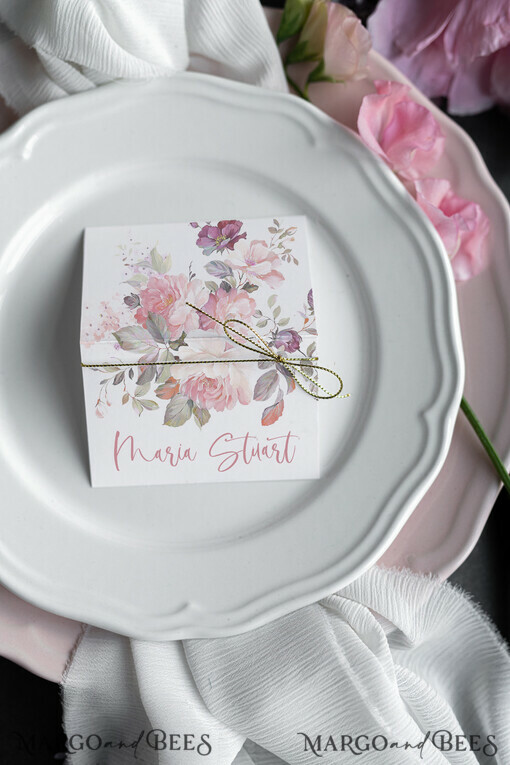 PLACE CARDS / TABLE CARDS Romantic Boho/ Botanical/ Floral White Floral Place Card with Gold Twine, Wedding Place Cards with Pink Flowers, Romantic Name Tags, Elegant Weeding Table Decor, Modern Botanical Table Name Tag