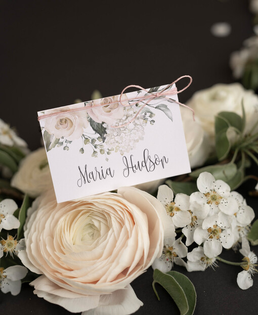 PLACE CARDS / TABLE CARDS Romantisches Boho/ Botanisch/ Floral Weiße Rose Romantische Hochzeitsplatzkarten mit hellrosa Schnur, elegante Hochzeitsnamensschilder, Rosen-Tischplatzkarten für Ihre Hochzeit, Boho-Platzkarten, benutzerdefinierter Text