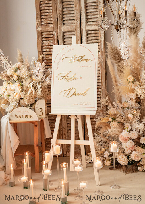 TABLE PLANS AND WEDDING WELCOME SIGNS plexi gold / velvet Arch Velvet Wedding Welcome Sign, Golden Wedding Decor, Personalised Wedding Sign, Elegant Welcome Wedding Board 