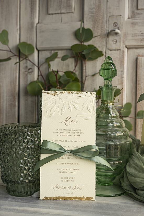 MENU & PROGRAMS romantic Elegant wedding menu card – a stylish way to display your wedding dishes and beautifully complement your table décor and place settings. 01/DEsuemBO/m