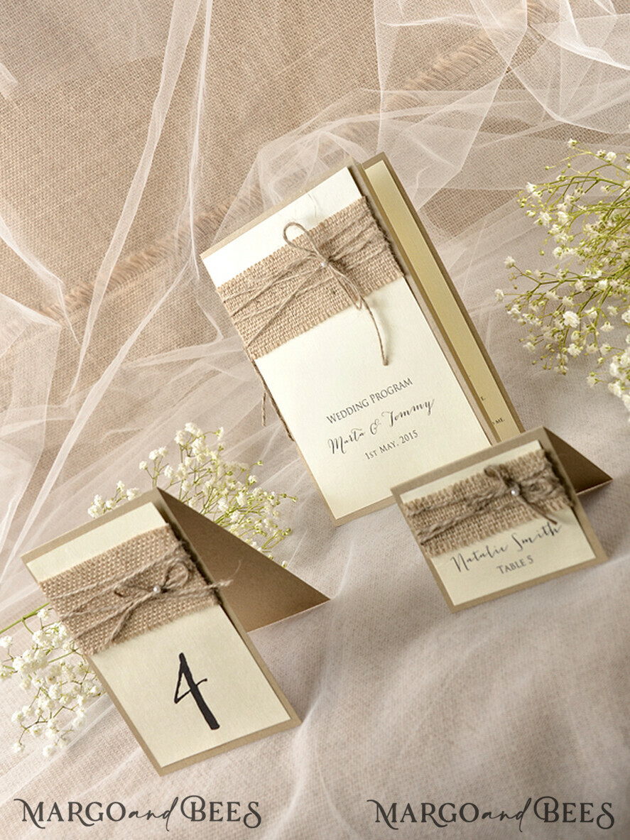PLATZKARTEN / TISCHKARTEN  
 Rustikale Eco-Hochzeitsplatzkarten Rustikale Elfenbein-Hochzeitsplatzkarten, natürliche Jute mit Juteband-Eskortkarten, eleganter schwarzer Druck, zarte Hochzeitsstationery, rustikale Hochzeitsnamenskarten