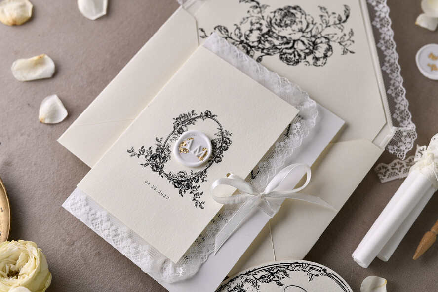 HOCHZEITS EINLADUNGEN vintage Spitze / rustikale Spitze Personalisierte Goldene Hochzeitseinladungen Vintage Spitze Einladungen Elfenbein