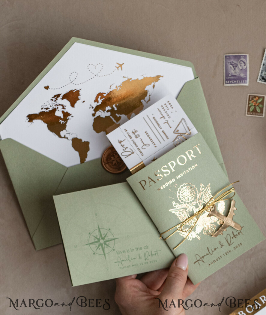 HOCHZEITS EINLADUNGEN Pass zur Liebe / Strandhochzeits-Einladungen Goldene Salbeigrüne Pass Hochzeitseinladung, Goldene Hochzeitskarten Boarding Pass, Grünes Reise-Pass Hochzeitseinladungen im Ausland, Hochzeitskarten für das Reiseziel Griechenland, Hochzeitseinladungen mit Reisekarten für die Toskana, Hochzeitsstationery Italien Weltkarte