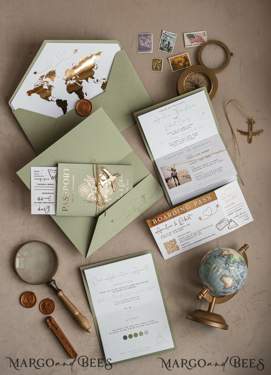 HOCHZEITS EINLADUNGEN Pass zur Liebe / Strandhochzeits-Einladungen Goldene Salbeigrüne Pass Hochzeitseinladung, Goldene Hochzeitskarten Boarding Pass, Grünes Reise-Pass Hochzeitseinladungen im Ausland, Hochzeitskarten für das Reiseziel Griechenland, Hochzeitseinladungen mit Reisekarten für die Toskana, Hochzeitsstationery Italien Weltkarte