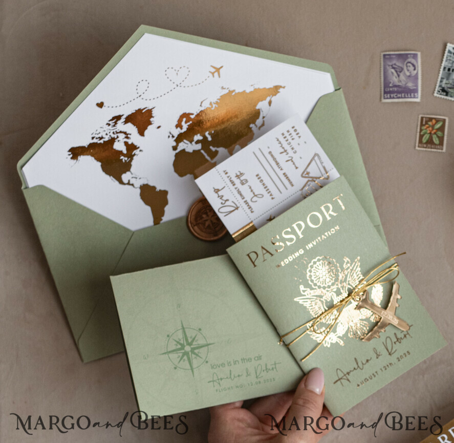 HOCHZEITS EINLADUNGEN Pass zur Liebe / Strandhochzeits-Einladungen Goldene Salbeigrüne Pass Hochzeitseinladung, Goldene Hochzeitskarten Boarding Pass, Grünes Reise-Pass Hochzeitseinladungen im Ausland, Hochzeitskarten für das Reiseziel Griechenland, Hochzeitseinladungen mit Reisekarten für die Toskana, Hochzeitsstationery Italien Weltkarte