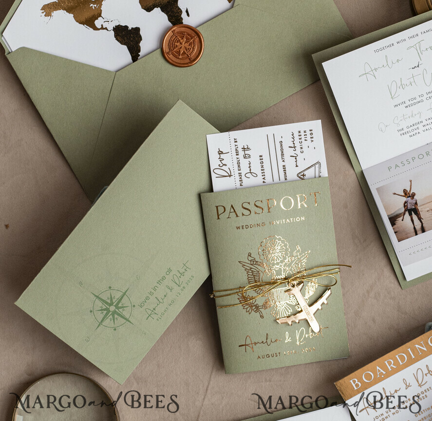 HOCHZEITS EINLADUNGEN Pass zur Liebe / Strandhochzeits-Einladungen Goldene Salbeigrüne Pass Hochzeitseinladung, Goldene Hochzeitskarten Boarding Pass, Grünes Reise-Pass Hochzeitseinladungen im Ausland, Hochzeitskarten für das Reiseziel Griechenland, Hochzeitseinladungen mit Reisekarten für die Toskana, Hochzeitsstationery Italien Weltkarte