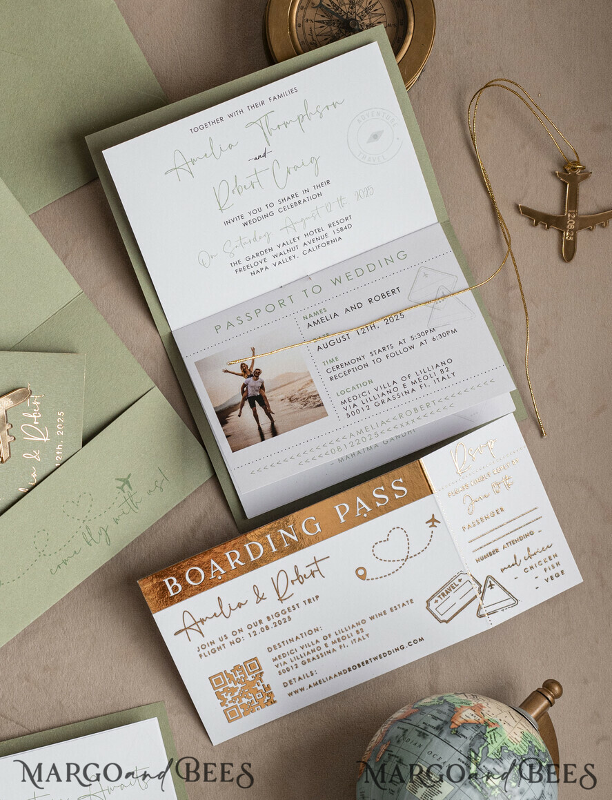 HOCHZEITS EINLADUNGEN Pass zur Liebe / Strandhochzeits-Einladungen Goldene Salbeigrüne Pass Hochzeitseinladung, Goldene Hochzeitskarten Boarding Pass, Grünes Reise-Pass Hochzeitseinladungen im Ausland, Hochzeitskarten für das Reiseziel Griechenland, Hochzeitseinladungen mit Reisekarten für die Toskana, Hochzeitsstationery Italien Weltkarte