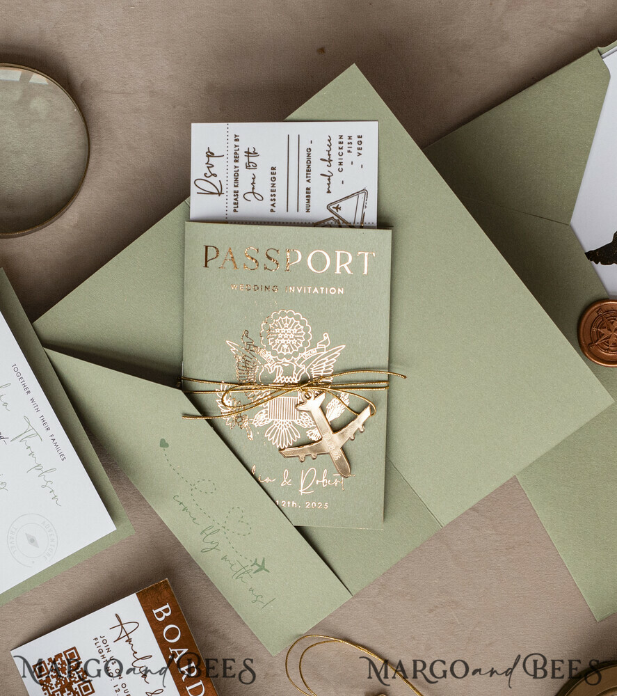 HOCHZEITS EINLADUNGEN Pass zur Liebe / Strandhochzeits-Einladungen Goldene Salbeigrüne Pass Hochzeitseinladung, Goldene Hochzeitskarten Boarding Pass, Grünes Reise-Pass Hochzeitseinladungen im Ausland, Hochzeitskarten für das Reiseziel Griechenland, Hochzeitseinladungen mit Reisekarten für die Toskana, Hochzeitsstationery Italien Weltkarte