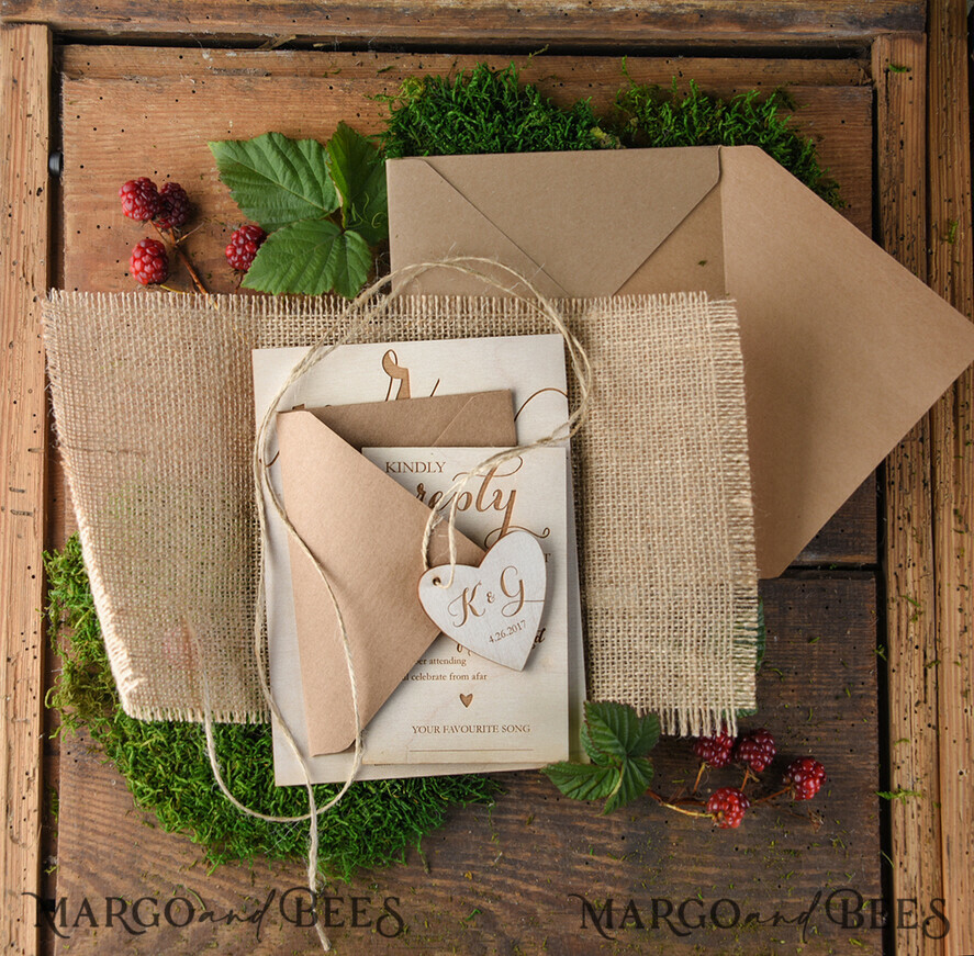 HOCHZEITS EINLADUNGEN Wald / Berge / Waldlandschaft Thema rustikale Holzbriefpapier