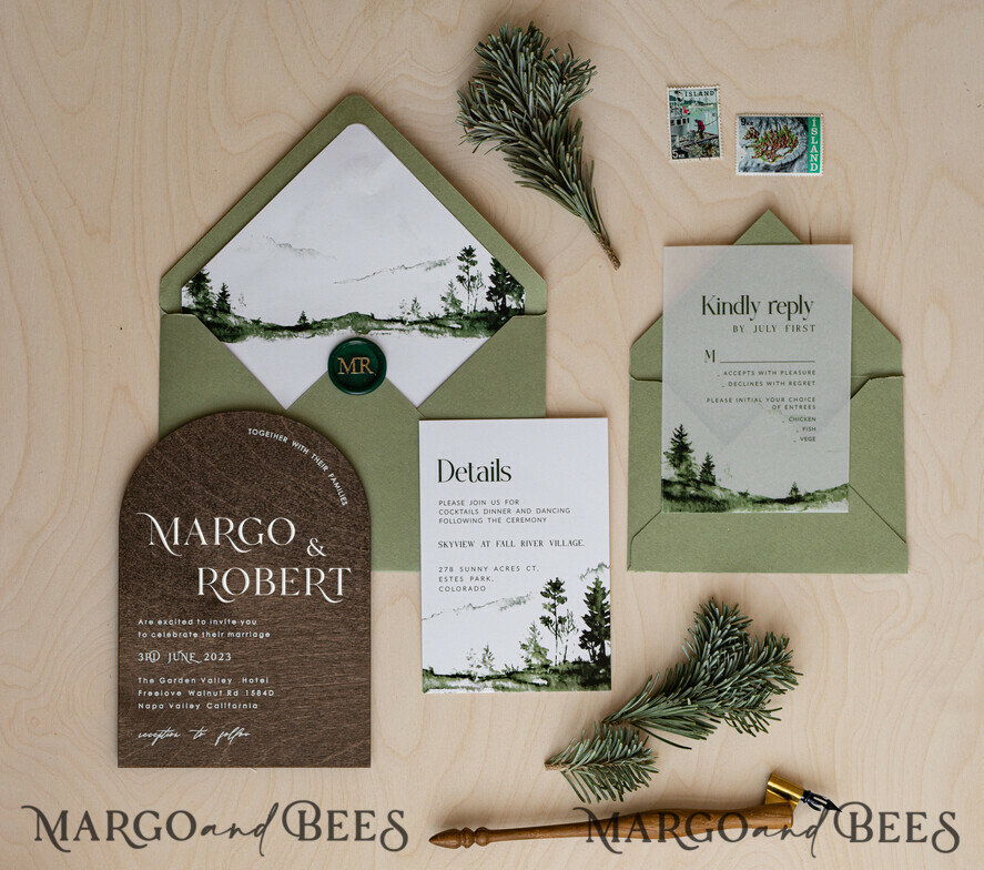 HOCHZEITS EINLADUNGEN Wald / Berge / Waldlandschaft Thema Wald Holz Hochzeits Einladung Suite, Moderne rustikale Hochzeits Einladungen, Natürliche Holz Einladungen Suite Hochzeitskarten, Grüne Hochzeits Einladungen, Nebelwald Frosted Hochzeits Einladung Suite, Kiefernbäume Hochzeits Einladung.