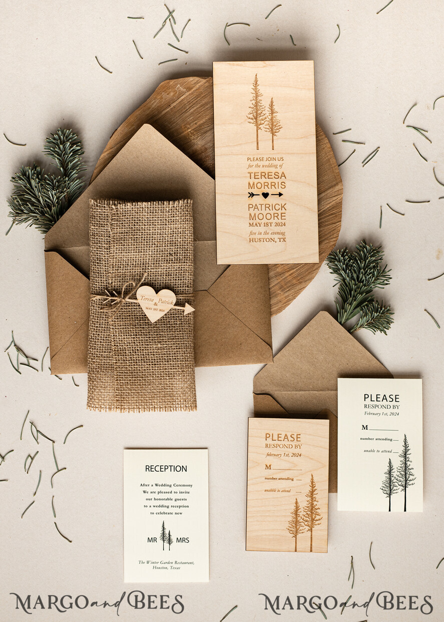 HOCHZEITS EINLADUNGEN Wald / Berge / Waldlandschaft Thema Wald Holz Hochzeits Einladung Suite mit Umschlägen, Moderne Rustikale Hochzeits Einladung, Natürliche Holzeinladungen Suite Hochzeitskarten, Natürliche Hochzeits Einladungen, Kieferwald Frosted Hochzeits Einladung Suite, Kiefernbäume Hochzeits Einladung.