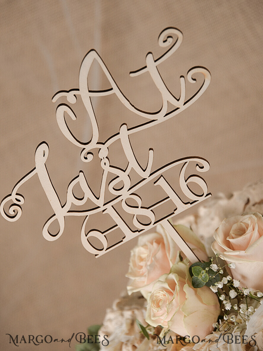 TORTENDEKORATION  
 RUSTIKAL  
 Hochzeitstorte Topper, Holz