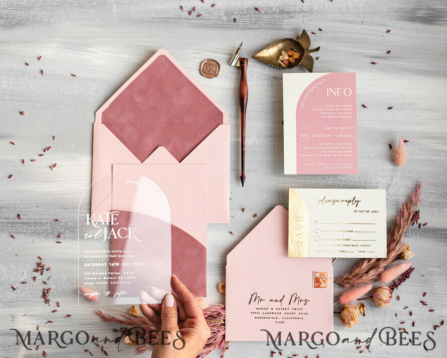 HOCHZEITS EINLADUNGEN Elegante Einladungen Klassische Karten Arch Plexiglas Hochzeitsinvitationsset, Blush Pink Goldene Hochzeitskarten mit RSVP Samtummantelung, Acryl Moderne Hochzeitskarten