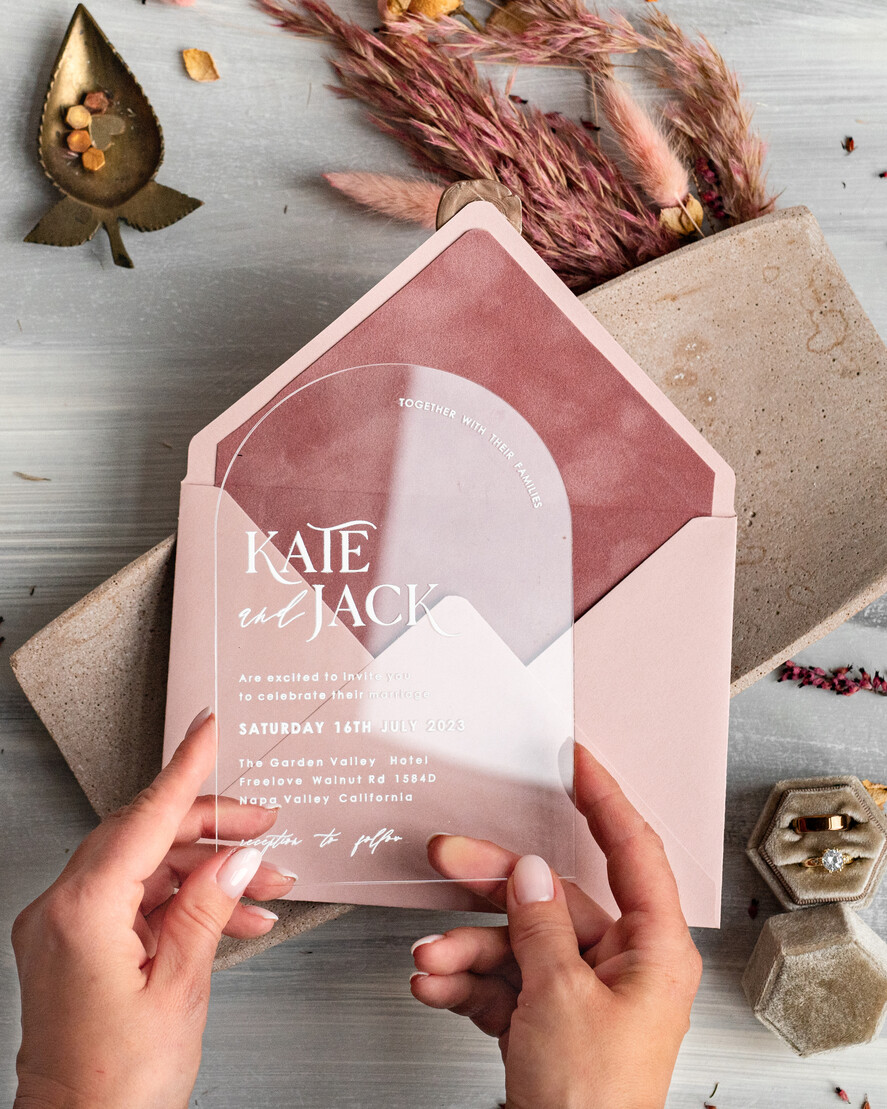 HOCHZEITS EINLADUNGEN Elegante Einladungen Klassische Karten Arch Plexiglas Hochzeitsinvitationsset, Blush Pink Goldene Hochzeitskarten mit RSVP Samtummantelung, Acryl Moderne Hochzeitskarten