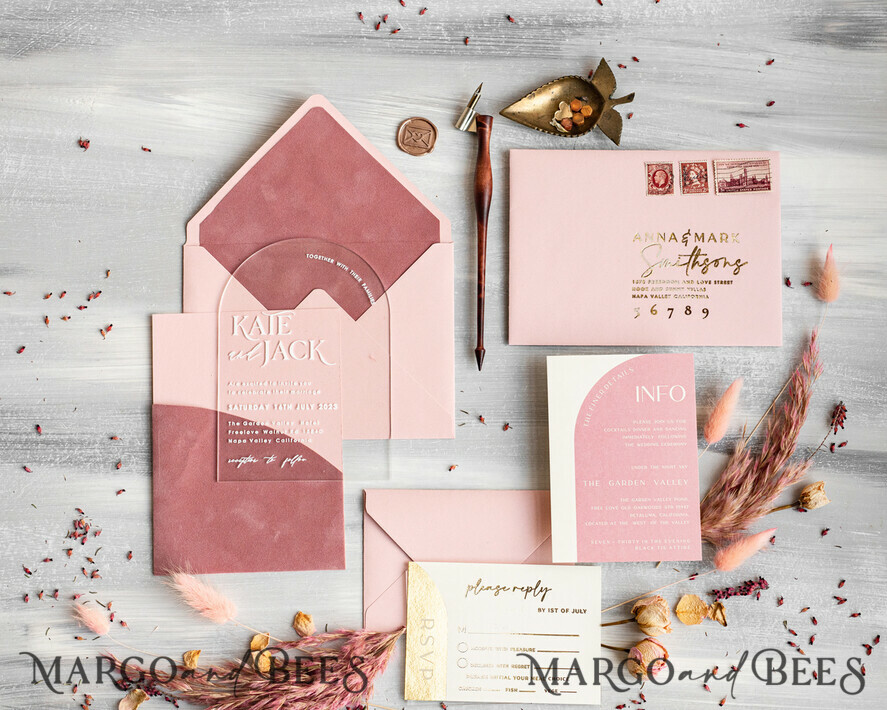 HOCHZEITS EINLADUNGEN Elegante Einladungen Klassische Karten Arch Plexiglas Hochzeitsinvitationsset, Blush Pink Goldene Hochzeitskarten mit RSVP Samtummantelung, Acryl Moderne Hochzeitskarten