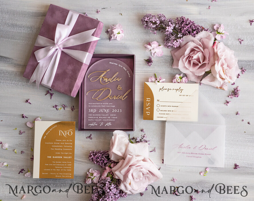HOCHZEITS EINLADUNGEN Elegante Einladungen Klassische Karten Luxus Mauve Samt Box Hochzeitseinladungen, elegante Acryl Hochzeitseinladungen mit goldener Schleife, glamouröse goldene Hochzeitskarten, handgemachte Hochzeitsstationery.