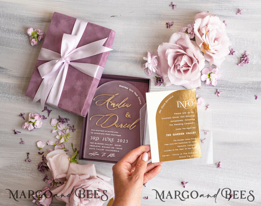 HOCHZEITS EINLADUNGEN Elegante Einladungen Klassische Karten Luxus Mauve Samt Box Hochzeitseinladungen, elegante Acryl Hochzeitseinladungen mit goldener Schleife, glamouröse goldene Hochzeitskarten, handgemachte Hochzeitsstationery.