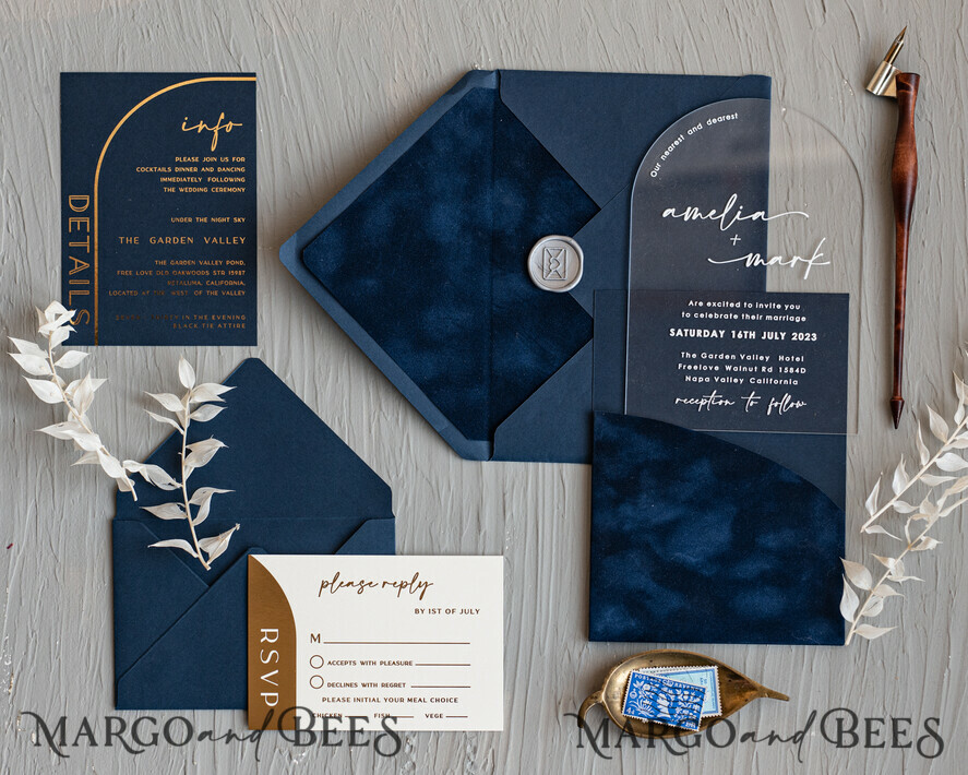 HOCHZEITS EINLADUNGEN Elegante Einladungen Klassische Karten Moderne Arch Acryl Hochzeitskarten, Samtumschlag marineblaue moderne Hochzeitskarten, marineblaue Goldeinladungen, minimalistische Plexi Hochzeitsinvitation Suite