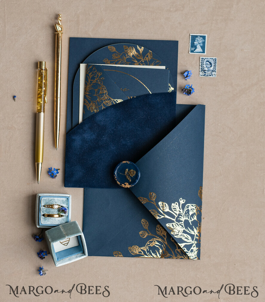 HOCHZEITS EINLADUNGEN Gold / Roségold / Silber / Glitzer Elegante Bogen-Hochzeitseinladungen Marineblau, Samt-Tasche Dunkelblau Gold Moderne Hochzeit, Hochzeitseinladungsset, Bogen-Samt-Taschen Einladungset