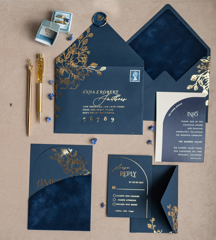 HOCHZEITS EINLADUNGEN Gold / Roségold / Silber / Glitzer Elegante Bogen-Hochzeitseinladungen Marineblau, Samt-Tasche Dunkelblau Gold Moderne Hochzeit, Hochzeitseinladungsset, Bogen-Samt-Taschen Einladungset