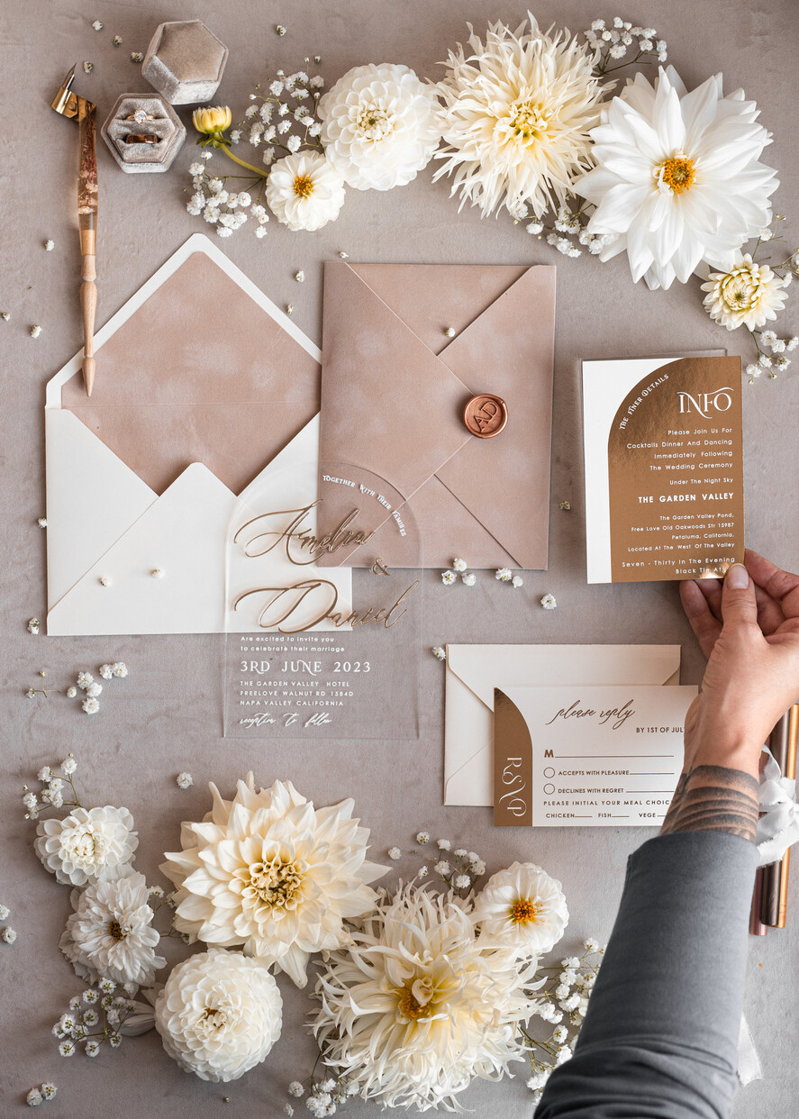 HOCHZEITS EINLADUNGEN Gold / Roségold / Silber / Glitzer Arch Golden Acryl-Hochzeitseinladungssuite, Samtbeige Hochzeitseinladungen, Glamour Plexiglas Hochzeitseinladungen