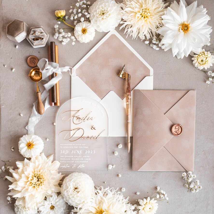 HOCHZEITS EINLADUNGEN Gold / Roségold / Silber / Glitzer Arch Golden Acryl-Hochzeitseinladungssuite, Samtbeige Hochzeitseinladungen, Glamour Plexiglas Hochzeitseinladungen
