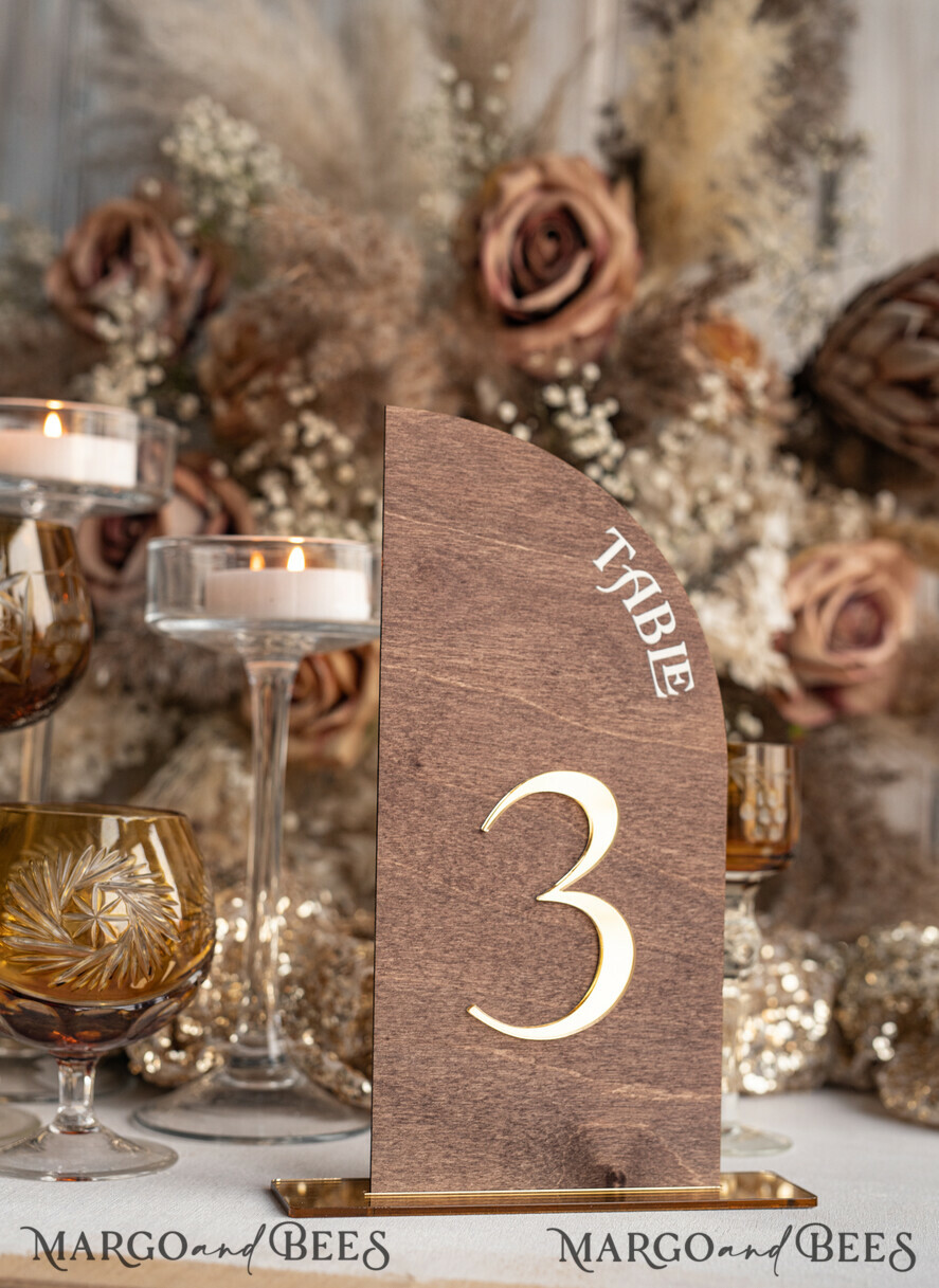 TISCHDEKORATIONSCHILDER   Holz Eco Rustikale Tischnummern Rustikale Holz-Halbbogen-Hochzeits-Tischnummern, Holz-Gold-Plexi-Tischnummern, ländliche Scheunen-Hochzeits-Tischdekoration, Hochzeitsschild-Holz-goldene Spiegel-Tischnummern
