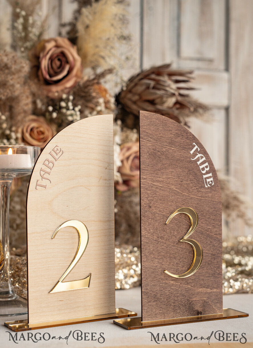 TISCHDEKORATIONSCHILDER   Holz Eco Rustikale Tischnummern Rustikale Holz-Halbbogen-Hochzeits-Tischnummern, Holz-Gold-Plexi-Tischnummern, ländliche Scheunen-Hochzeits-Tischdekoration, Hochzeitsschild-Holz-goldene Spiegel-Tischnummern