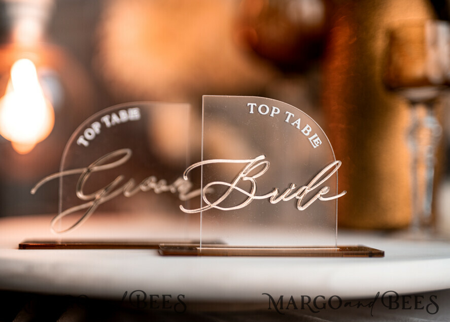 PLACE CARDS / TABLE CARDS Acrylic Gold Clear / Wood 3D Modern half arch Acrylic Place card with stand, Wedding seat Cards, Transparent Acryl Name Card, Luxury seating card with white and gold wording, Editable Text