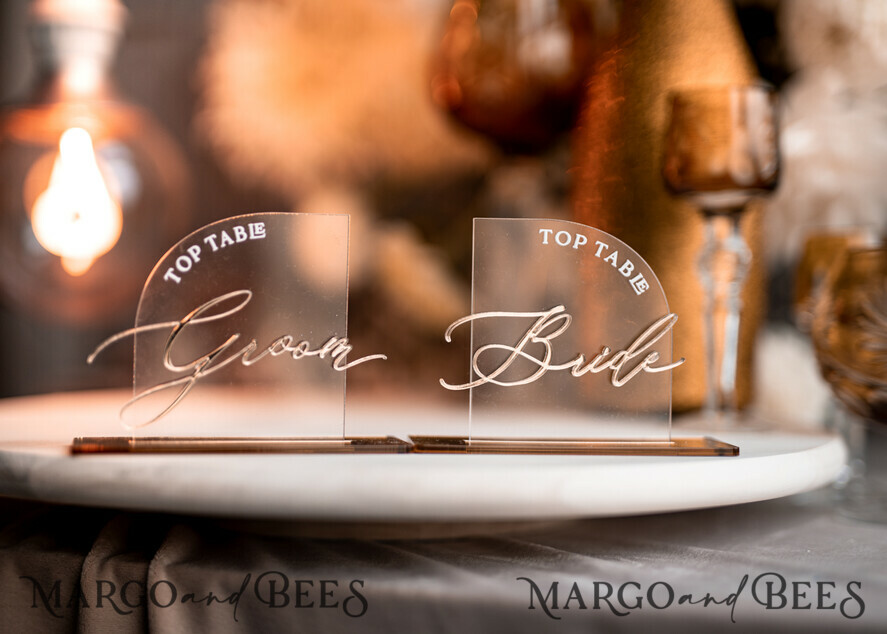 PLACE CARDS / TABLE CARDS Acrylic Gold Clear / Wood 3D Modern half arch Acrylic Place card with stand, Wedding seat Cards, Transparent Acryl Name Card, Luxury seating card with white and gold wording, Editable Text