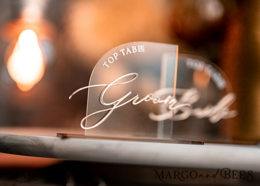 PLACE CARDS / TABLE CARDS Acrylic Gold Clear / Wood 3D Modern half arch Acrylic Place card with stand, Wedding seat Cards, Transparent Acryl Name Card, Luxury seating card with white and gold wording, Editable Text