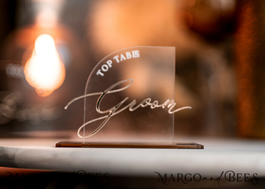 PLACE CARDS / TABLE CARDS Acrylic Gold Clear / Wood 3D Modern half arch Acrylic Place card with stand, Wedding seat Cards, Transparent Acryl Name Card, Luxury seating card with white and gold wording, Editable Text
