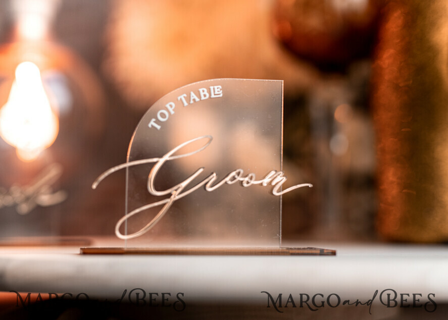 PLACE CARDS / TABLE CARDS Acrylic Gold Clear / Wood 3D Modern half arch Acrylic Place card with stand, Wedding seat Cards, Transparent Acryl Name Card, Luxury seating card with white and gold wording, Editable Text
