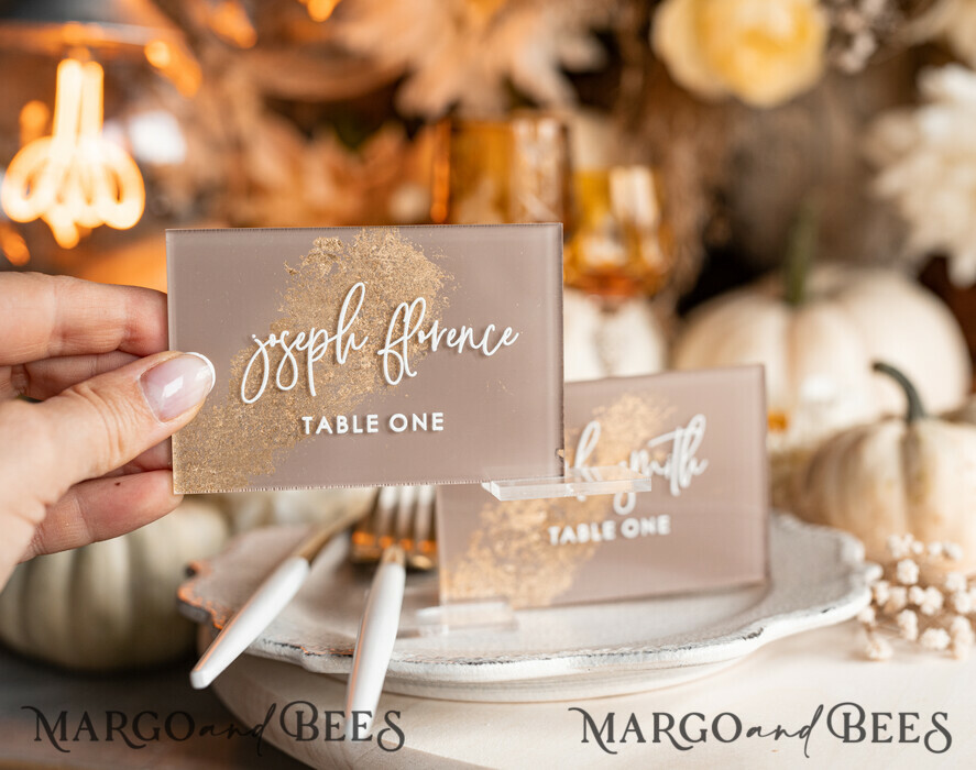 PLATZKARTEN / TISCHKARTEN  
 Acrylgold klar / Holz 3D Acryl Beige Platzkarte mit Ständer, Arch Clear Nude Taupe Namenskarten, Premium Luxus Sitzkarten, Platzkarten für Hochzeitsgäste, Gold Gäste-Eskortkarten