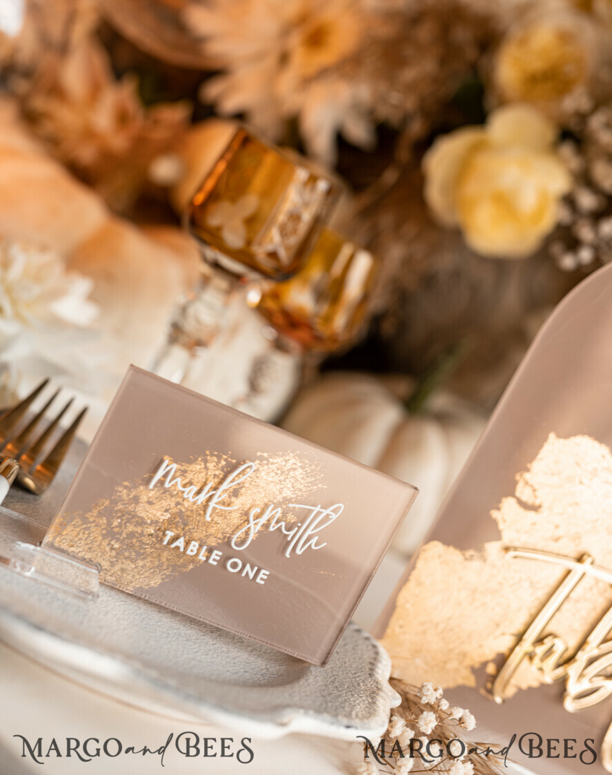 PLATZKARTEN / TISCHKARTEN  
 Acrylgold klar / Holz 3D Acryl Beige Platzkarte mit Ständer, Arch Clear Nude Taupe Namenskarten, Premium Luxus Sitzkarten, Platzkarten für Hochzeitsgäste, Gold Gäste-Eskortkarten