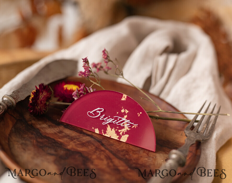 Acrylic Arch Burgundy Flat Place Card, Clear Acrylic and Gold Flat Place Card, Maroon Gold Plexi Flat Place Card, Marsala Luxury Wedding Table Decor, White Text
