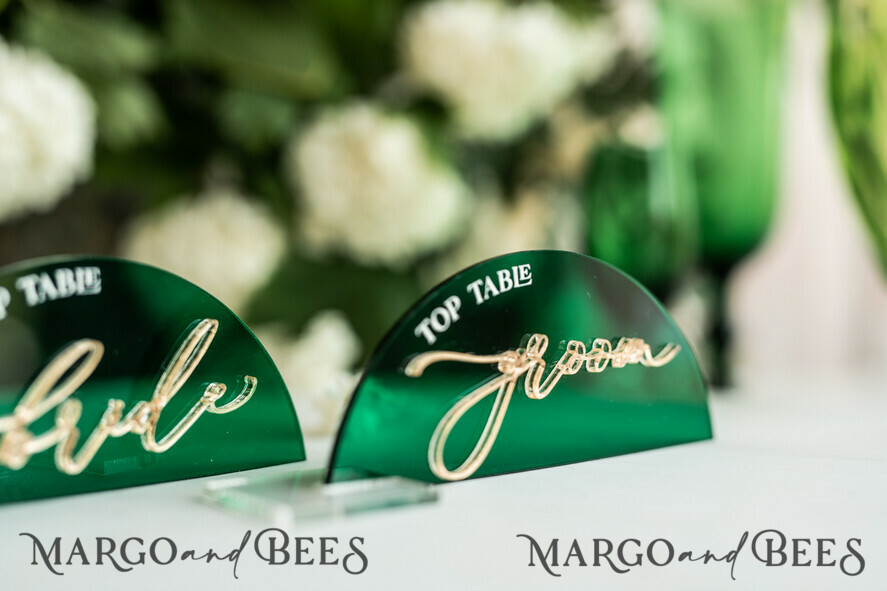 PLACE CARDS / TABLE CARDS Acrylic Gold Clear / Wood 3D Modern Arch Green Acrylic Place Card with Stand, Premium Wedding Seat Cards, Green Acrylic Name Card, Luxury Seating Card, Gold 3D Guest Names, Editable Text