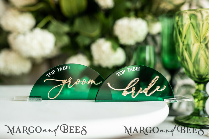 PLACE CARDS / TABLE CARDS Acrylic Gold Clear / Wood 3D Modern Arch Green Acrylic Place Card with Stand, Premium Wedding Seat Cards, Green Acrylic Name Card, Luxury Seating Card, Gold 3D Guest Names, Editable Text