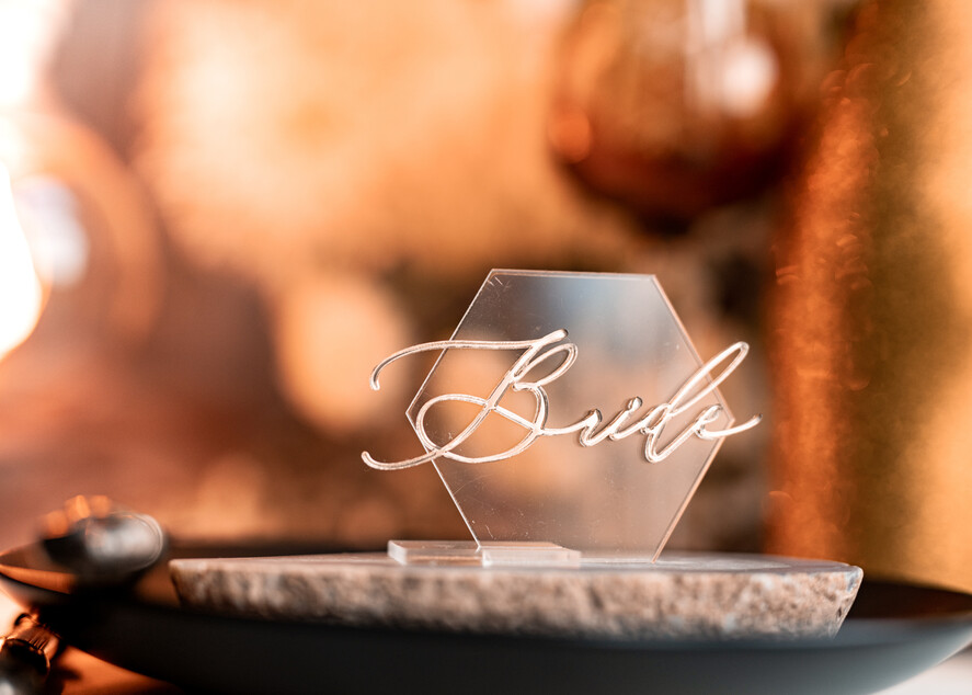 PLACE CARDS / TABLE CARDS Acrylic Gold Clear / Wood 3D Modern Hexagon Acrylic Gold Place card with stand, Wedding hexagon Golden Seat Cards,  Geometric Clear Name Card premium, luxury seating card, Editable Text