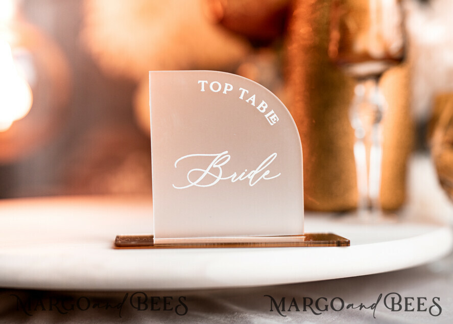 PLACE CARDS / TABLE CARDS Acrylic Gold Clear / Wood 3D Modern half arch Frozen Acrylic Place card with stand, Wedding seat Cards, Forested Acryl Name Card,  premium luxury seating cards, White wording Escort Card