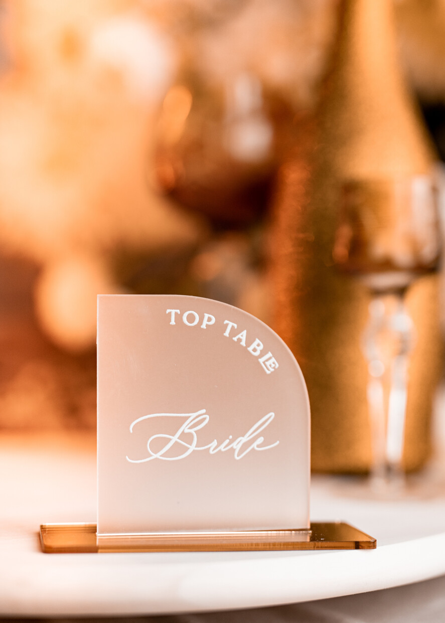 PLACE CARDS / TABLE CARDS Acrylic Gold Clear / Wood 3D Modern half arch Frozen Acrylic Place card with stand, Wedding seat Cards, Forested Acryl Name Card,  premium luxury seating cards, White wording Escort Card