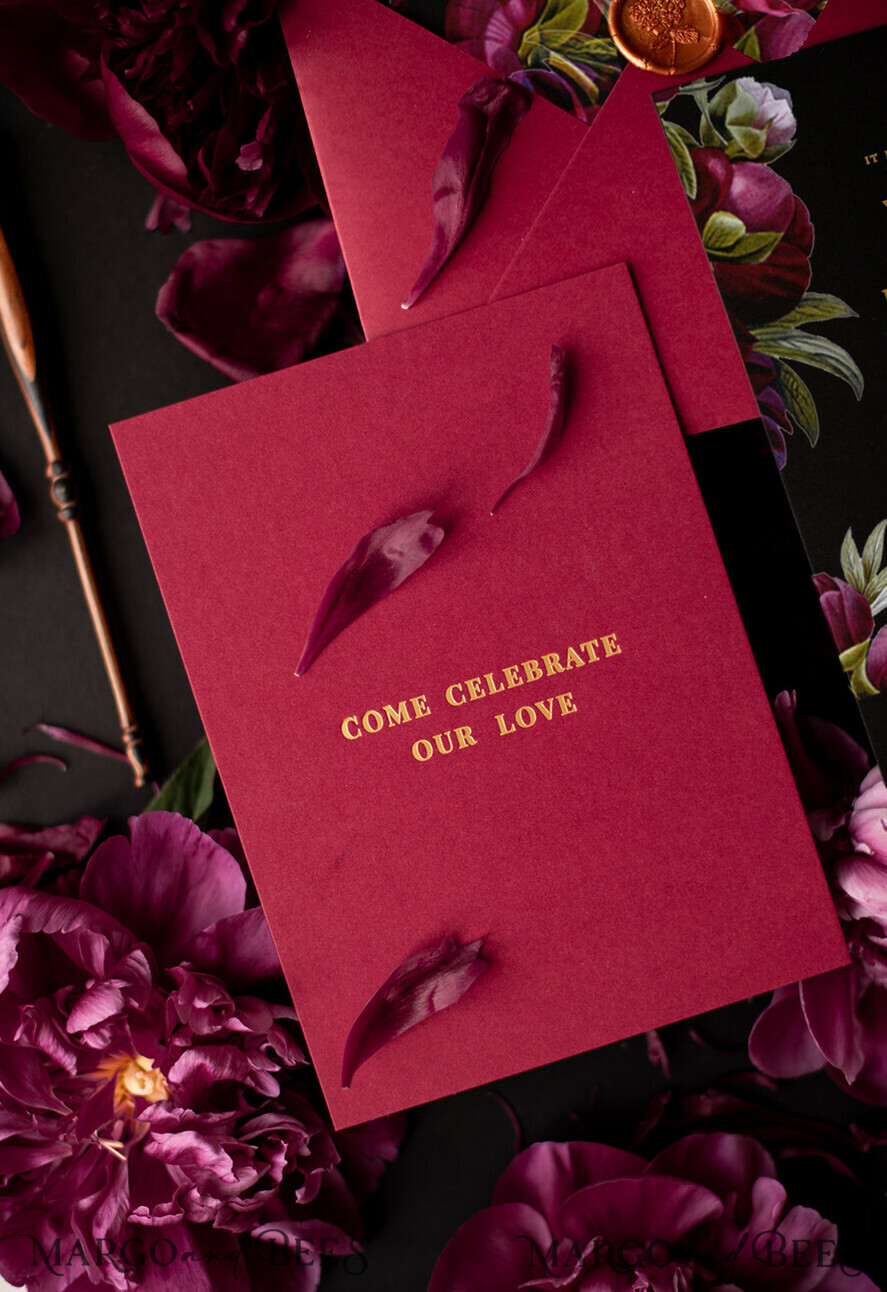 HOCHZEITS EINLADUNGEN Moderne Einladungen Florale Karten Schwarze Hochzeitseinladungen, schwarze Karte, rote Hochzeitseinladungen, burgunderrote Hochzeitseinladungen, Marsala Hochzeitseinladungen, Blumenblüte, roter Umschlag, rot-schwarze Hochzeitseinladungen, florale Hochzeitseinladungen, goldene Beschriftung, vintage Blumen, vintage Blumenillustration, vintage Hochzeitseinladungen, florale Hochzeitspapeterie, florale Hochzeitsaccessoires, personalisierte Hochzeitseinladungen, handgemachte Hochzeitseinladungen.