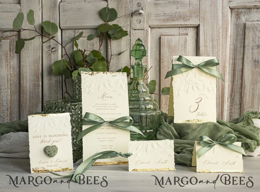 PLACE CARDS / TABLE CARDS Romantic Boho/ Botanical/ Floral Personalized Place Cards with Gold Foil Edge & Embossed Leaf Design