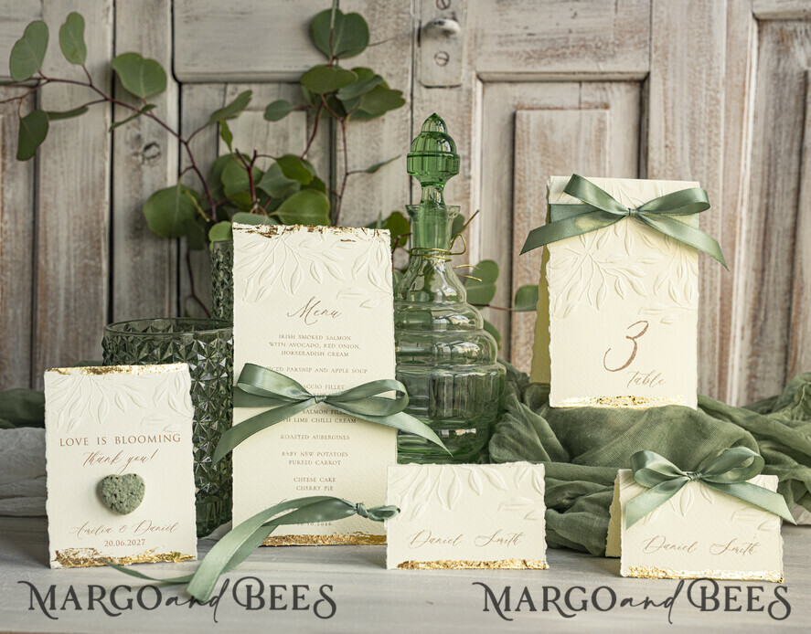 PLACE CARDS / TABLE CARDS Romantic Boho/ Botanical/ Floral Personalized Place Cards with Gold Foil Edge & Embossed Leaf Design