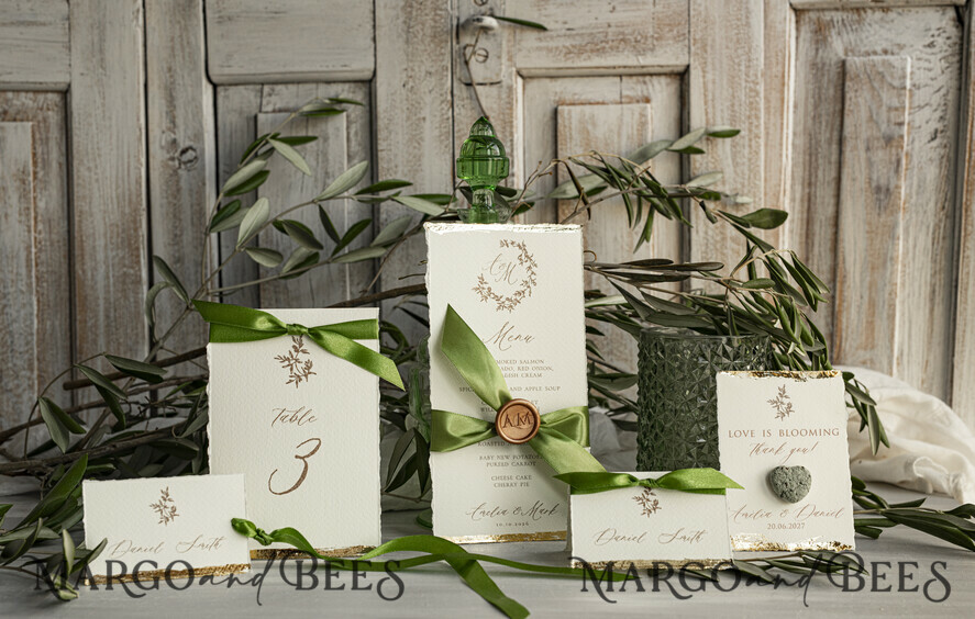 PLACE CARDS / TABLE CARDS Romantic Boho/ Botanical/ Floral Elegant Wedding Place Cards with Gold Flakes