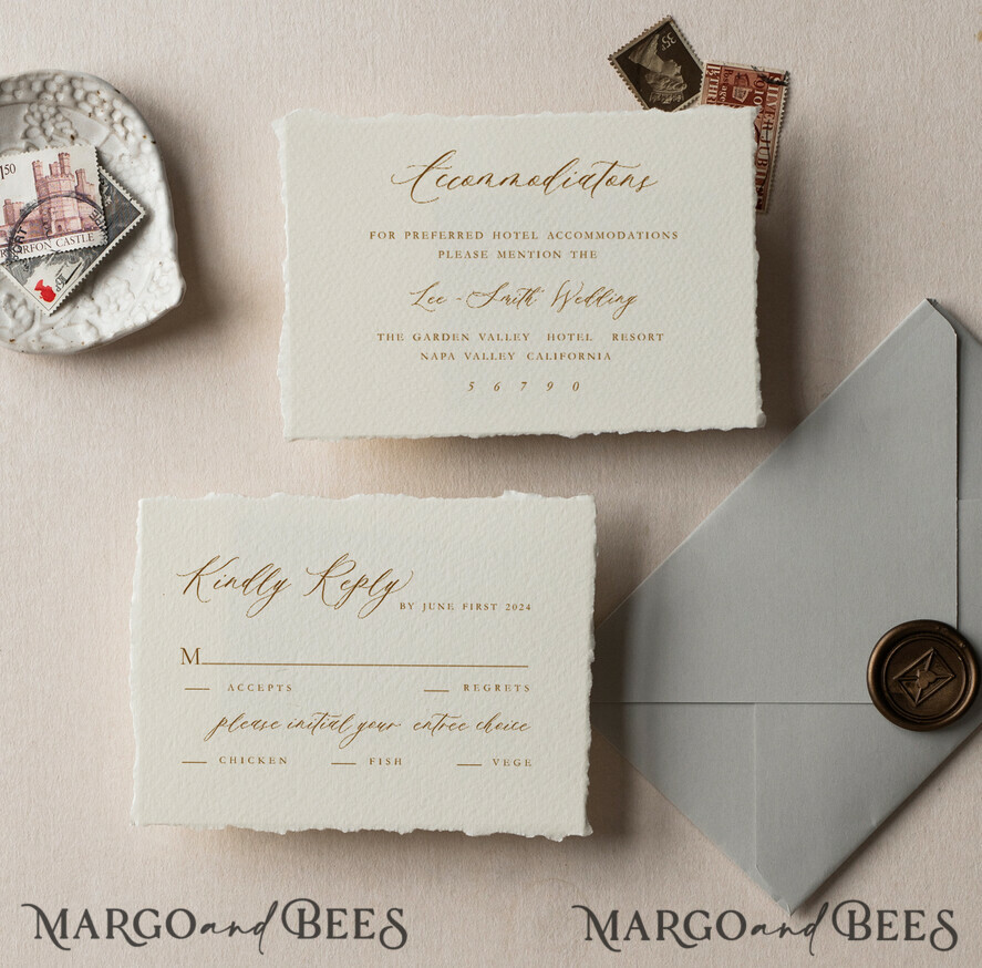 HOCHZEITS EINLADUNGEN moderne Kalligraphie / feine Kunst Prägung aus Elfenbein Gold Hochzeitseinladung, Florale Hochzeitseinladung, Toskana Italien Einladungssuite, Kranz Monogramm Hochzeitseinladungssuite, Fransenrand Einladungen, Zerrissene Kante Hochzeitseinladungen gold, Feine Kunst Hochzeitseinladungssuite, Fransenrand Papier