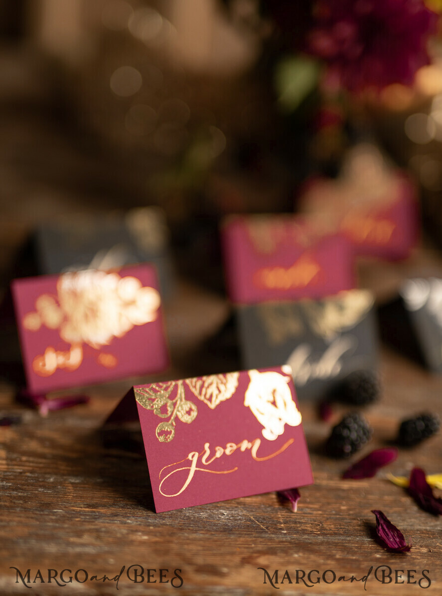 Luxury Modern Black Place Cards, Elegant Marsala Place Card with Gold printout, Romantic Name Tags For Your Wedding Tables, Calligraphy style Wedding Cards